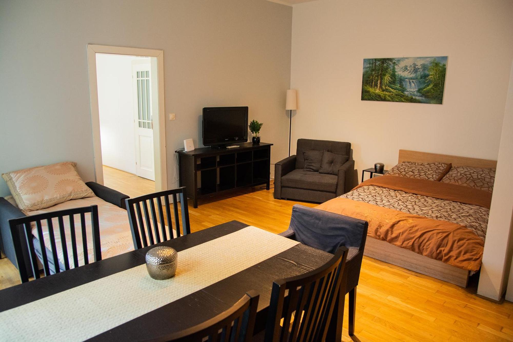 City Centre Garden Apartment With Parking — Photos 2