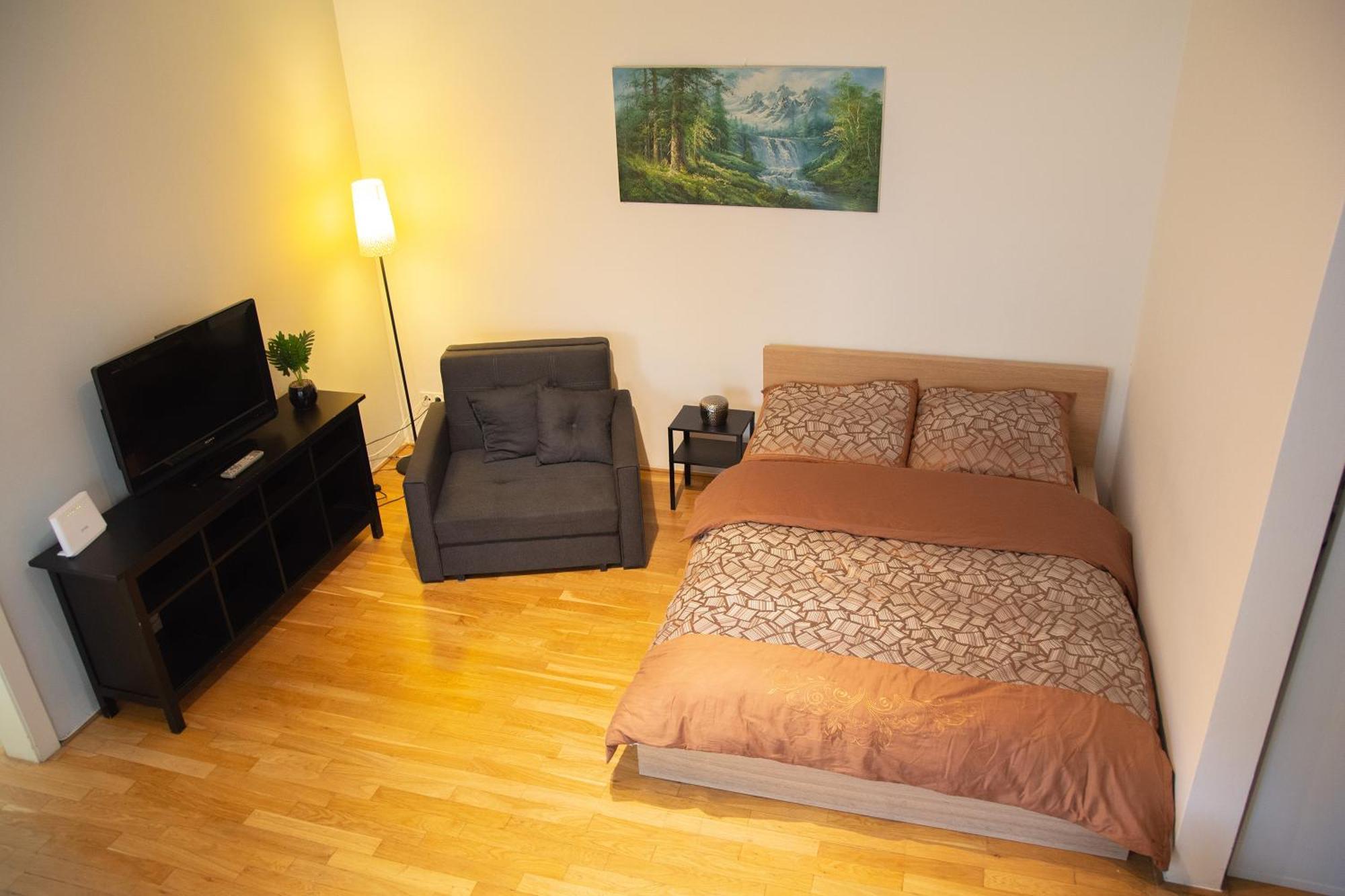 City Centre Garden Apartment With Parking — Photos 3